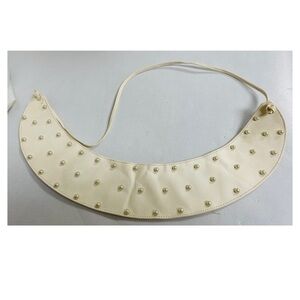 Source Unknown Cream Collar with Elegant Design
